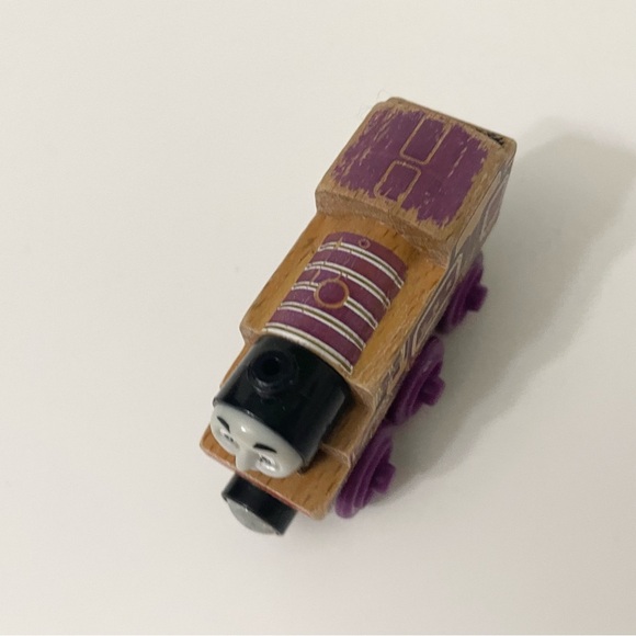 Thomas & Friends Wooden Dynamite Ryan Train - Picture 7 of 14